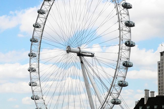Lunch River Cruise on the Thames with 2-Course Meal - Commentary, comfort, and the upper deck