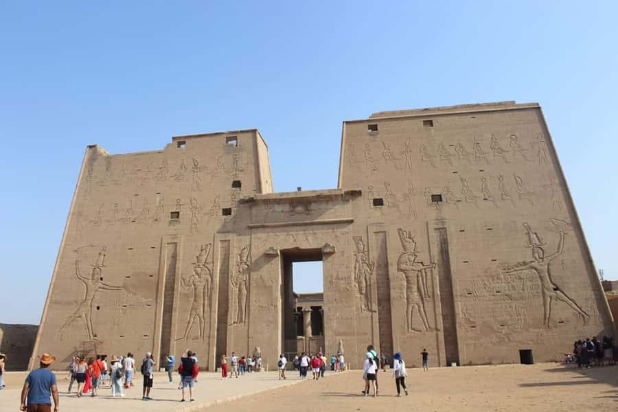 Luxor: 4 Days Nile Cruise with Guided Tours & Abu Simbel - Day one: Valley of the Kings, Hatshepsut, and the first sail