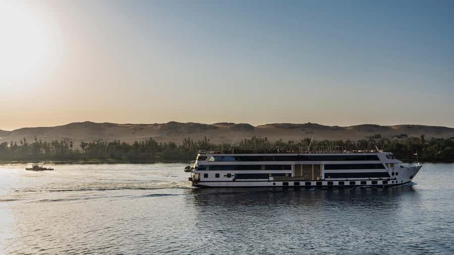 Luxor: One-night Nile Cruise to Aswan with Transfer - Day one, from your Luxor hotel to the river