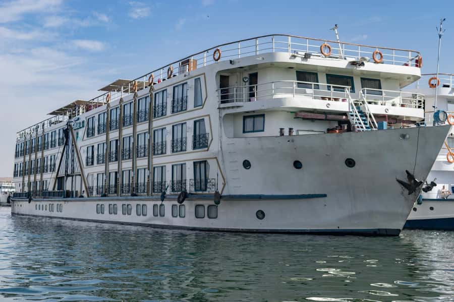 Luxor: One-night Nile Cruise to Aswan with Transfer - Day two, breakfast and a slow arrival in Aswan
