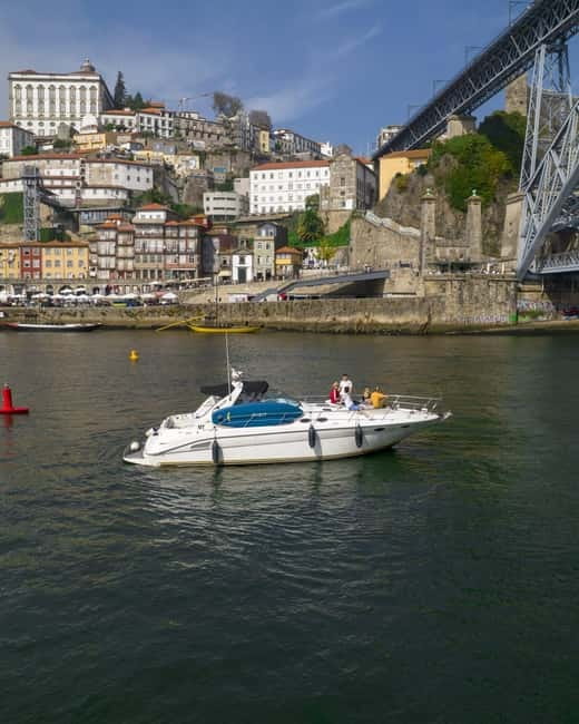 Luxury Douro Yacht Tour: Scenic Views & Complimentary Drinks - The drink, snacks, and onboard atmosphere