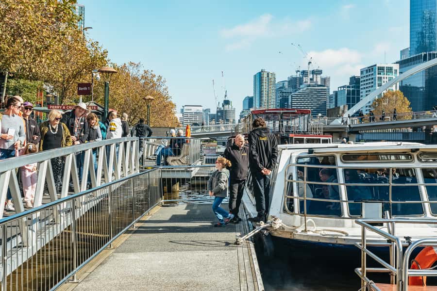 Melbourne: 2-Hour City Highlights River Cruise - The mid-cruise pause and boat change