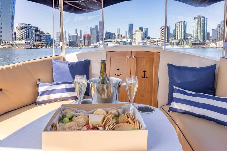 Melbourne: Private Yarra River Cruise w/ Cheese & Wine - Day cruise or evening outing?