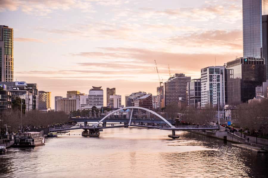 Melbourne: Spirit Of Melbourne Yarra River Lunch Cruise - A Yarra River lunch with Melbourne in the window