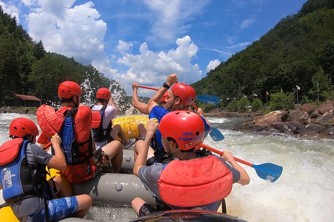 Middle Ocoee River Rafting Adventure Tour - Five Miles and 17 Major Rapids