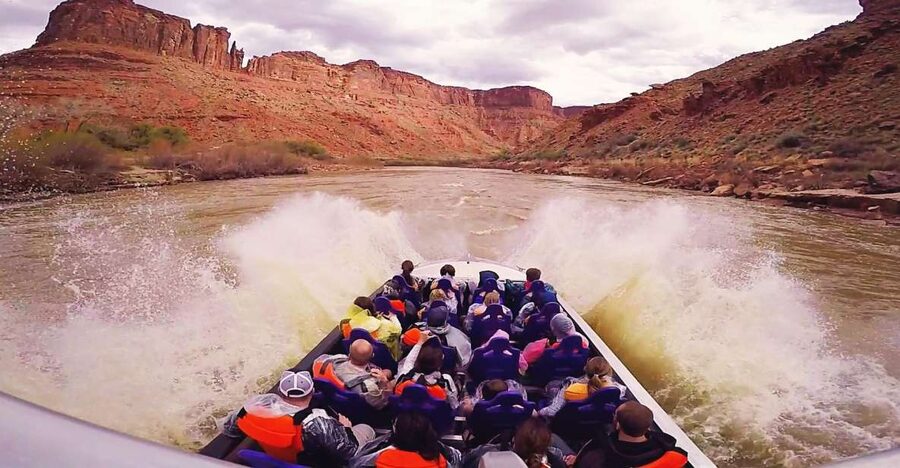Moab: 1-Hour Colorado River Speed Boat Tour - The first 30 minutes: speed, spray, and red-rock views