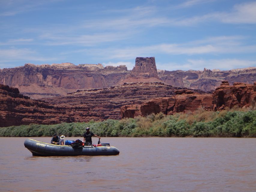 Moab: Calm Water Cruise in Inflatable Boat on Colorado River - The short walk to ancient petrified wood