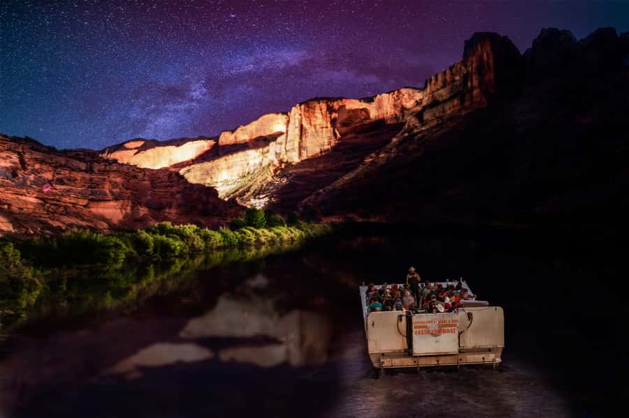 Moab: Colorado River Dinner Cruise with Music and Light Show - Why this Moab evening feels different