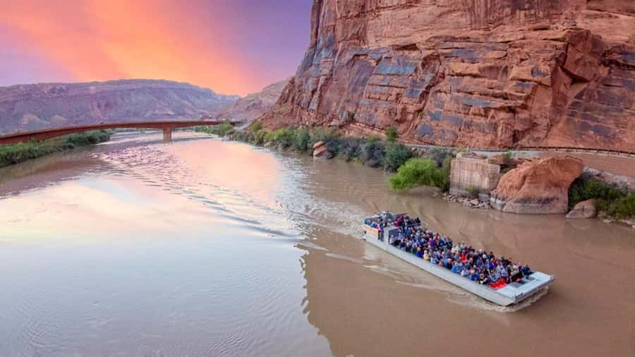 Moab: Colorado River Dinner Cruise with Music and Light Show - Boarding the flat-bottomed boat