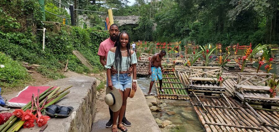 Montego Bay: Bamboo Raft Cruise on the Great River - Floating shops, jerk chicken, and river music