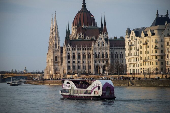Mulled Wine Danube Cruise with Audio Guide in Budapest - Why a short Danube cruise works so well