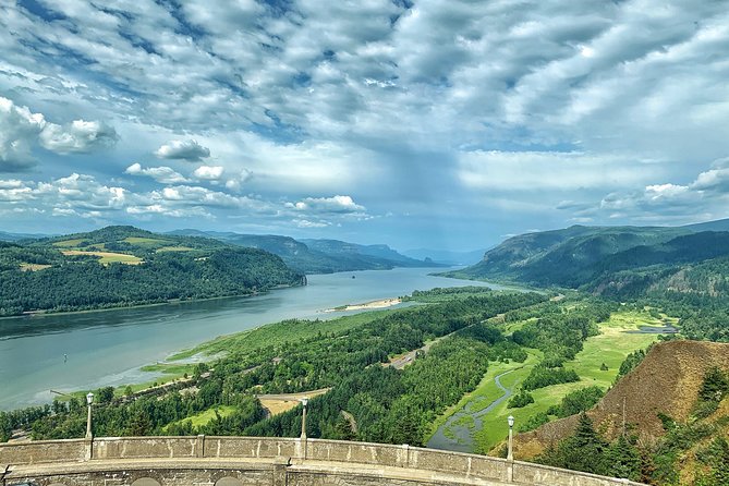 Multnomah Falls and Columbia River Gorge Waterfalls Tour Morning - Portland Women’s Forum: the Gorge opens wide