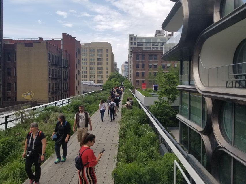 New York City: High Line & Hudson Yards Walking Tour - Hudson Yards and the Vessel from the outside