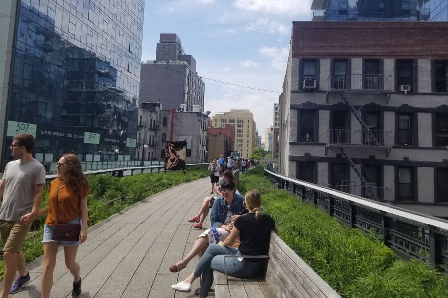 New York City: High Line & Hudson Yards Walking Tour - Guide quality and the importance of group size