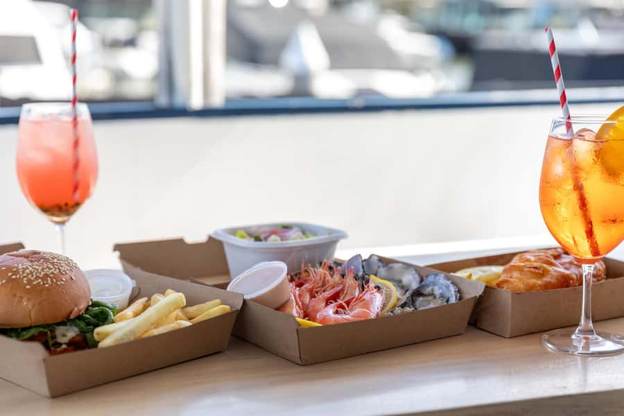 Noosa River Cruise with Seafood Lunch and Commentary - Lunch on the river, with 10 choices