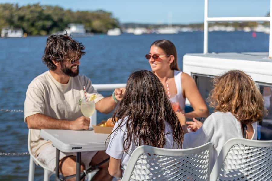 Noosa River Cruise with Seafood Lunch and Commentary - The first 20 minutes: scenery and orientation
