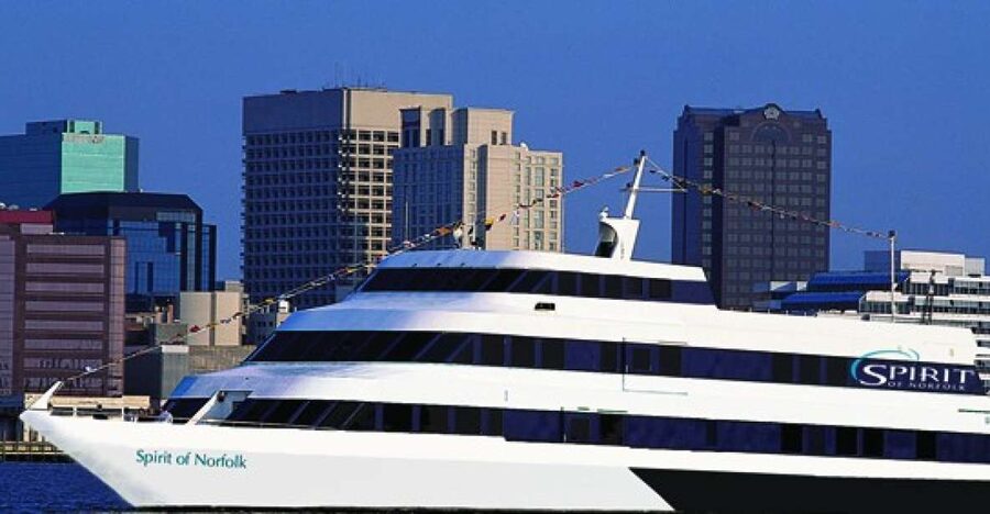 Norfolk: City Cruises Elizabeth River Buffet Lunch Cruise - The buffet: plenty of choice, with a few timing concerns