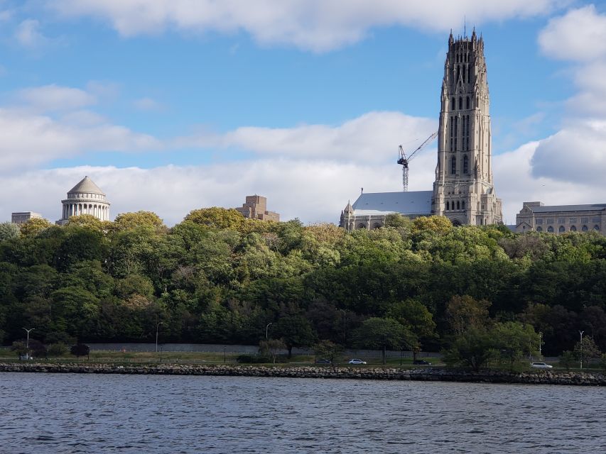NYC: Hudson River Fall Foliage Yacht Tour - Following the river north toward the foliage