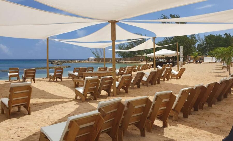 Ocho Rios: Bamboo Beach Club & Dunn’s River Falls - Lunch is more than a quick beach snack