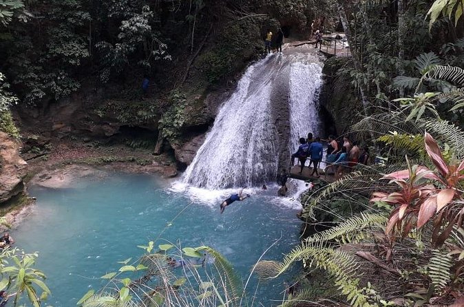 Ocho Rios Blue Hole and Dunn's River Falls Tour - What to wear and pack for wet rock
