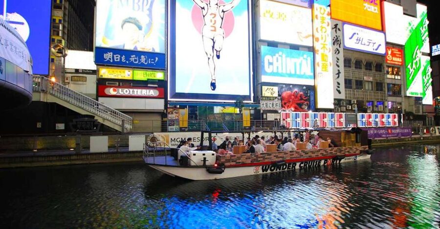 Osaka: Dotonbori District River Cruise with Drink Discount - The covered boat and the 20-minute route