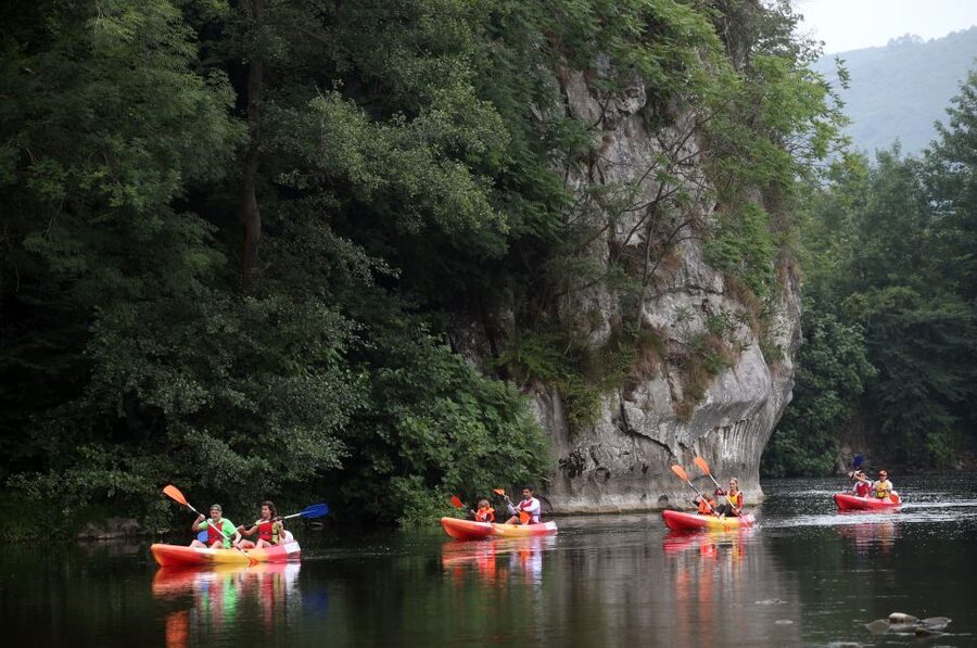 Oviedo: Canoe Descent on the Nalón River - The guide makes the difference