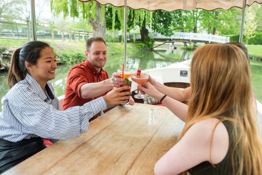 Oxford: Evening Sightseeing River Cruise with a Cocktail - Why this stretch of the Thames feels different