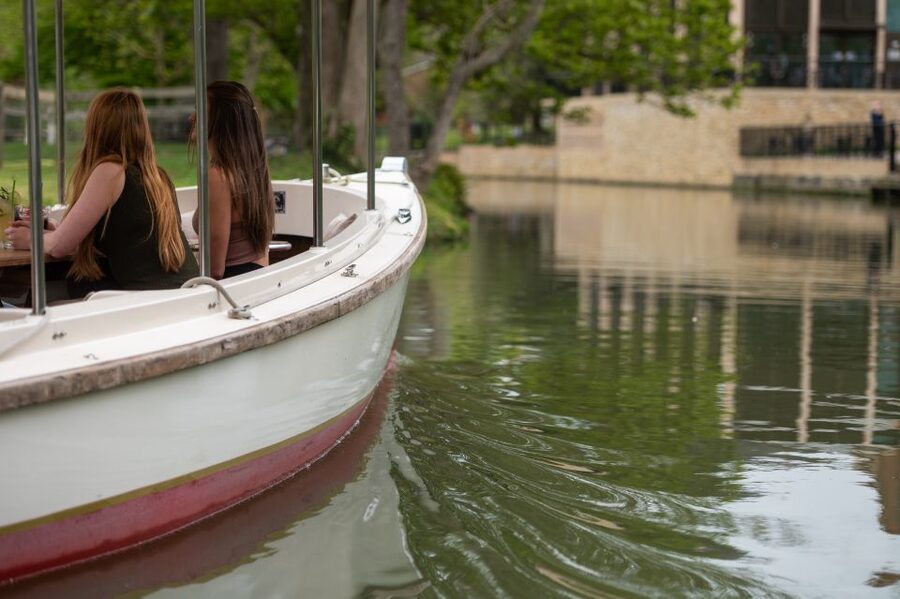 Oxford: Guided Sightseeing River Cruise - Following the University Regatta Course
