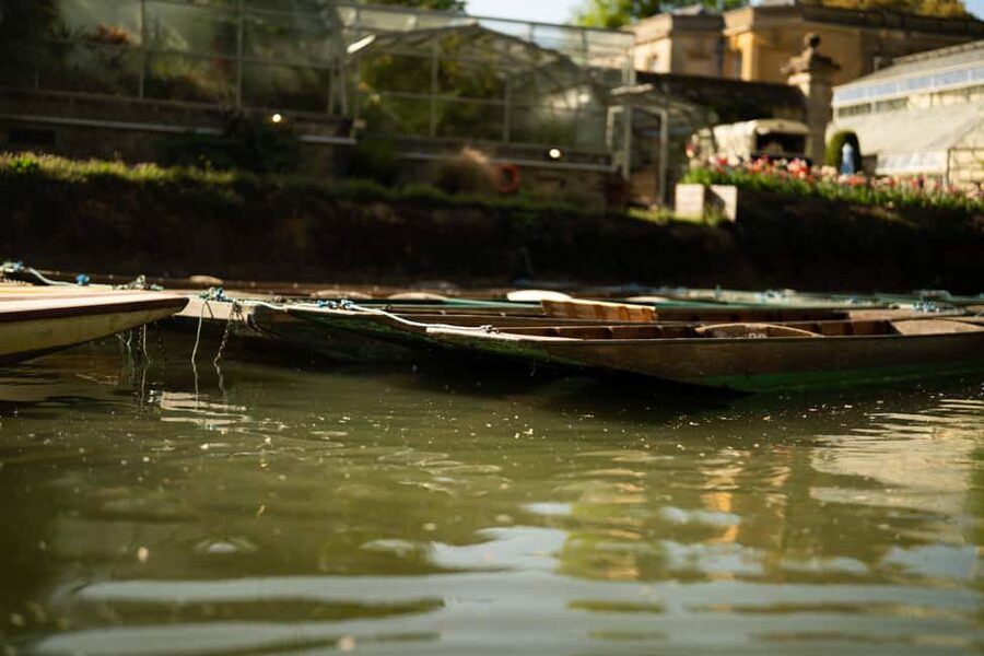 Oxford: Punting Tour on the River Cherwell - Setting Off From Magdalen Bridge Boathouse