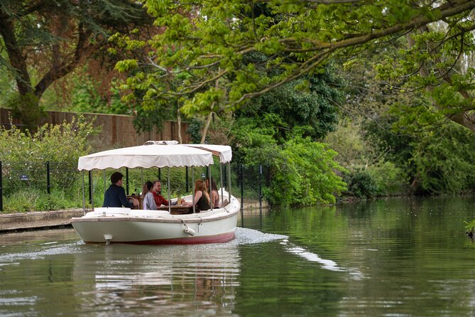 Oxford Sightseeing River Cruise Along The University Regatta Course - Why the small group matters