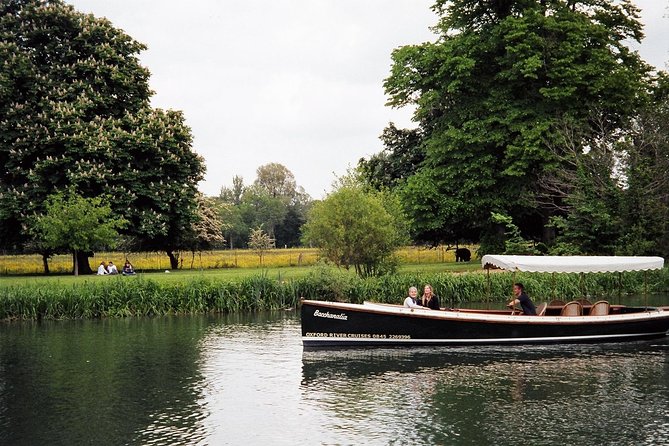 Oxford Sightseeing River Cruise Along The University Regatta Course - Guides who make the difference