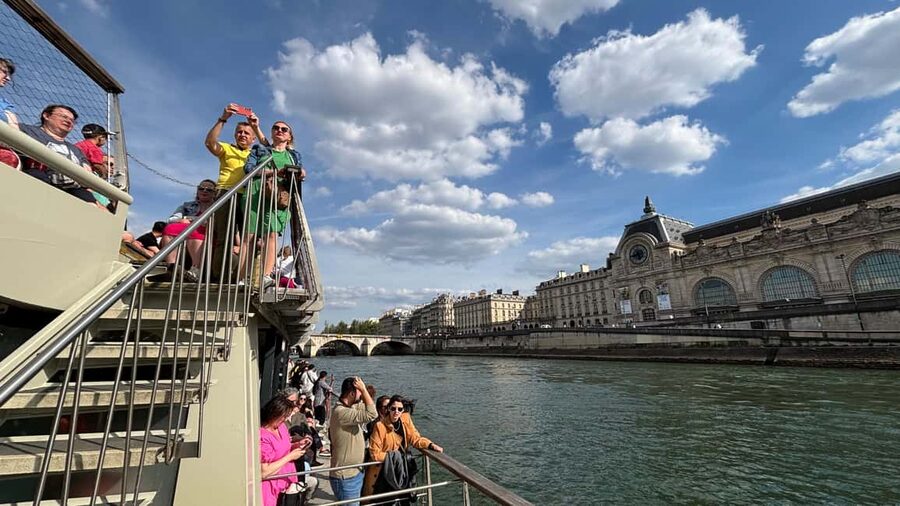 Paris: 1-Hour Seine Cruise departing from the Eiffel Tower - Daylight, sunset, or an evening cruise?