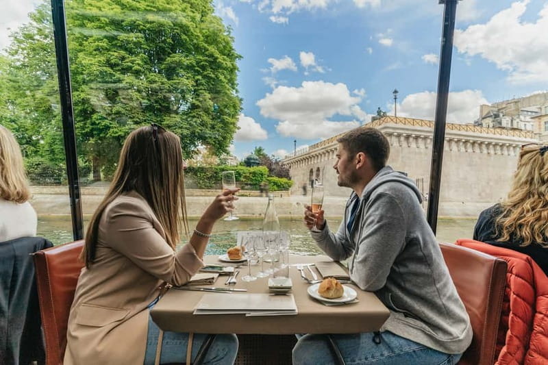 Paris: 2-Hour River Seine Lunch Cruise with 3-course-menu - Musée d’Orsay and the bridges of Paris