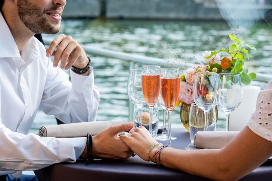Paris: 3-Course-Dinner Cruise with Wine on the Seine River - Should you book it?