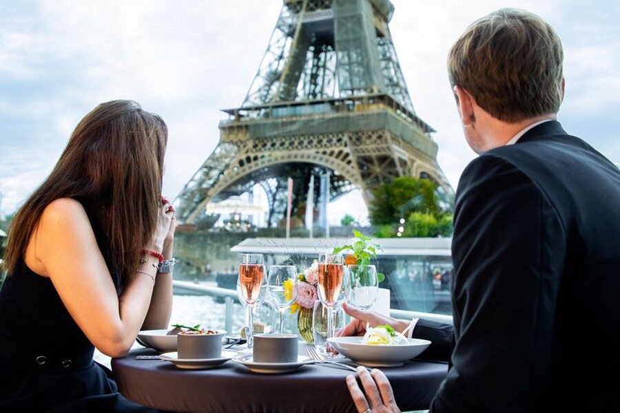 Paris: 3-Course-Dinner Cruise with Wine on the Seine River - Is $116 good value for 75 minutes?