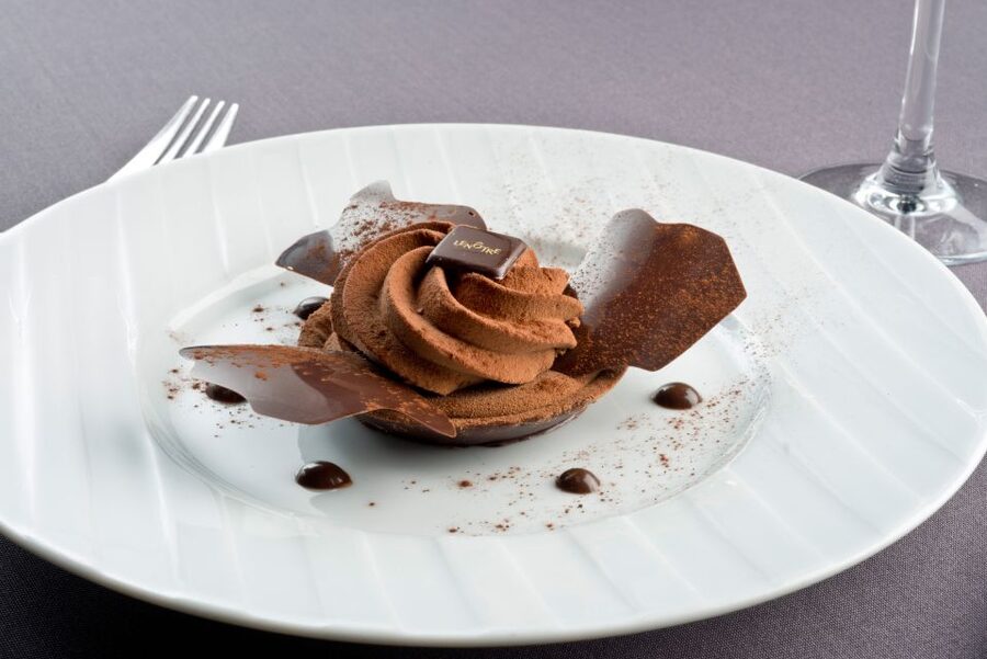 Paris: 3-Course-Dinner Cruise with Wine on the Seine River - Practical details that can improve the evening