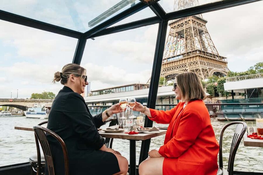 Paris : 3-Course Gourmet Dinner Cruise on Seine River - Is $100 good value?