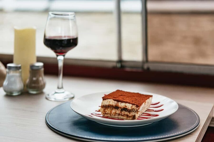 Paris: 3-Course Italian Meal Seine Cruise - Should you book the Trattoria en Seine cruise?