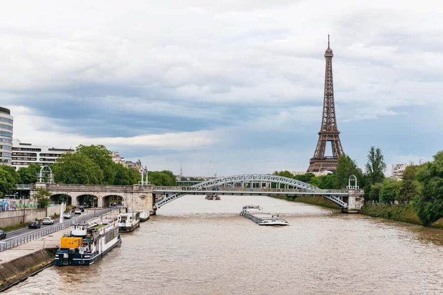 Paris: 3-Course Italian Meal Seine Cruise - Is this a good choice for families and couples?