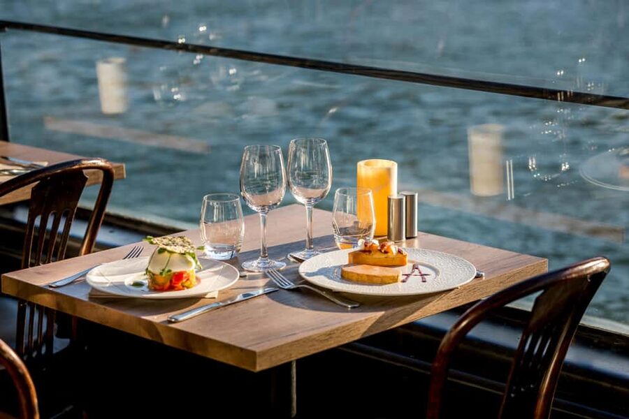 Paris: 3-Course Lunch Cruise on the River Seine - Why midday works better than you might expect