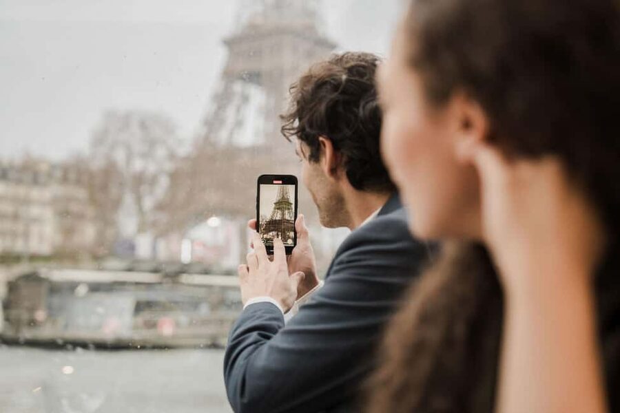 Paris: 4-Course Dinner Cruise on Seine River with Live Music - The route from Pont Alexandre III to the Eiffel Tower