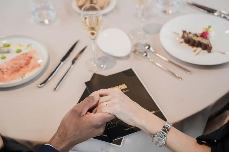 Paris: 4-Course Dinner Cruise on Seine River with Live Music - Practical details for a smooth evening