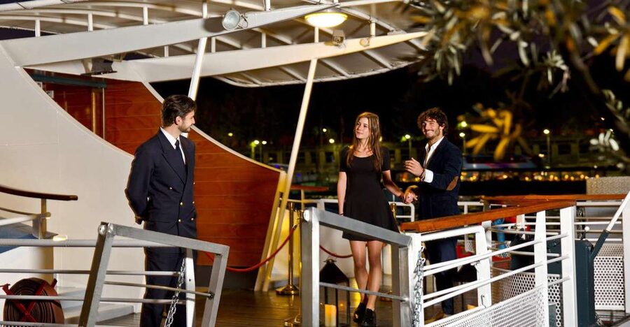 Paris: Bastille Day Dinner Cruise on the Seine River - What you see from the Seine