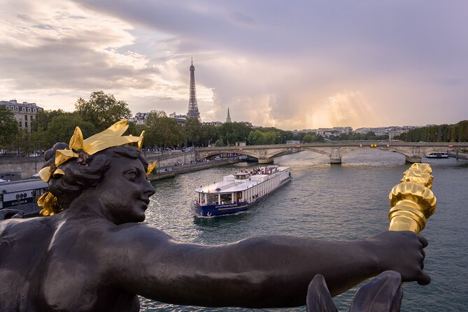 Paris Capitaine Fracasse 3 Course Seine River Dinner Cruise - What arrives on the dinner menu