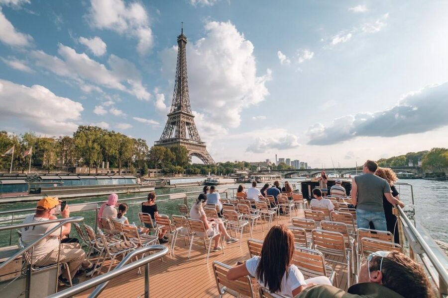 Paris: Catacombs Entry & Seine River Cruise with Audio Guide - Why the Audio Guide Works Better Than a Group Tour