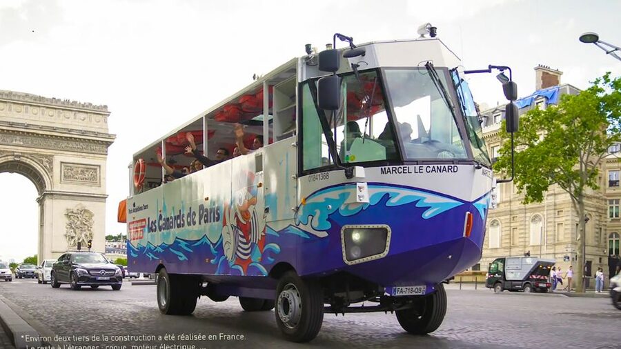 Paris: City and River Seine Tour on an Amphibious Bus - The guide matters as much as the vehicle