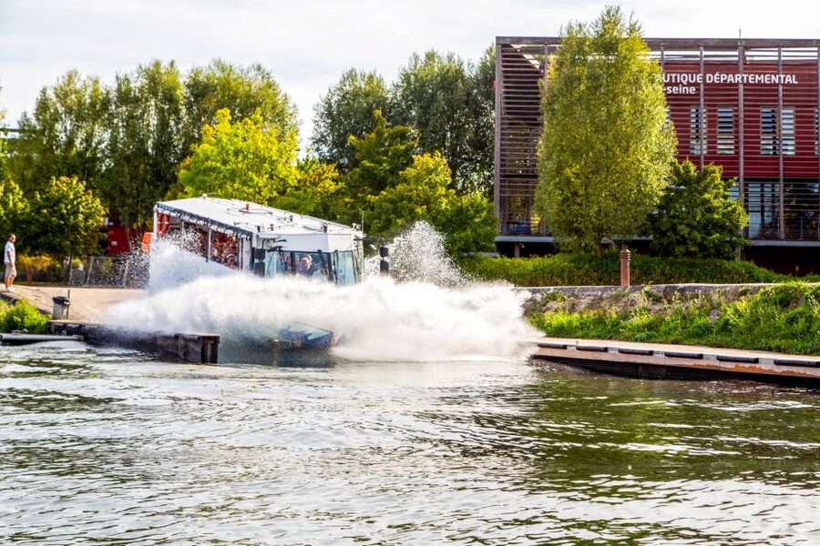Paris: City and River Seine Tour on an Amphibious Bus - Practical details that affect your comfort
