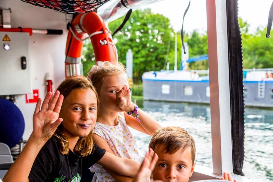 Paris: City and River Seine Tour on an Amphibious Bus - The road route covers Paris’s greatest hits