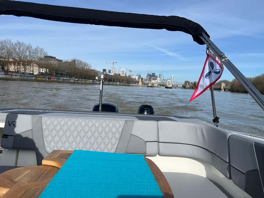 Paris : croisière privée Seine, bateau moderne - 2 heures - The Bayliner VR5 makes the difference