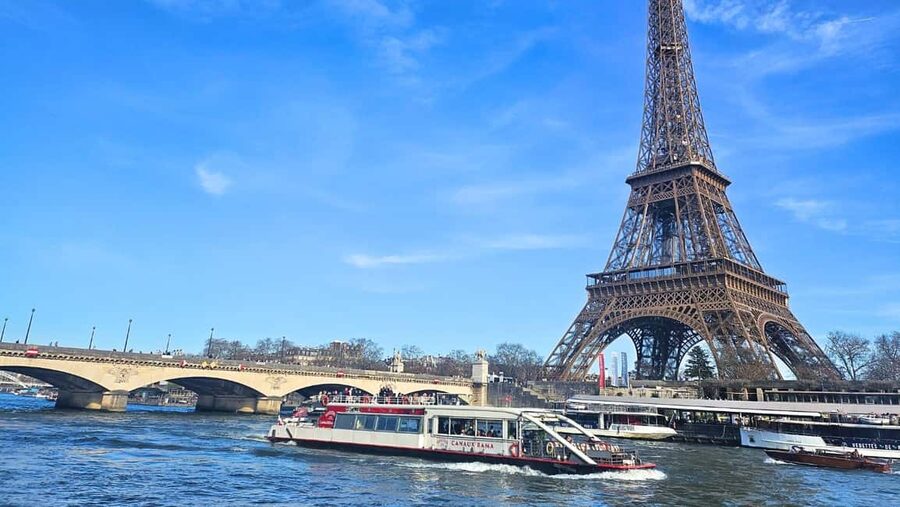 Paris: Cruise from The Canal Saint Martin to The Seine River - The first 45 minutes: locks, bridges, and canal life